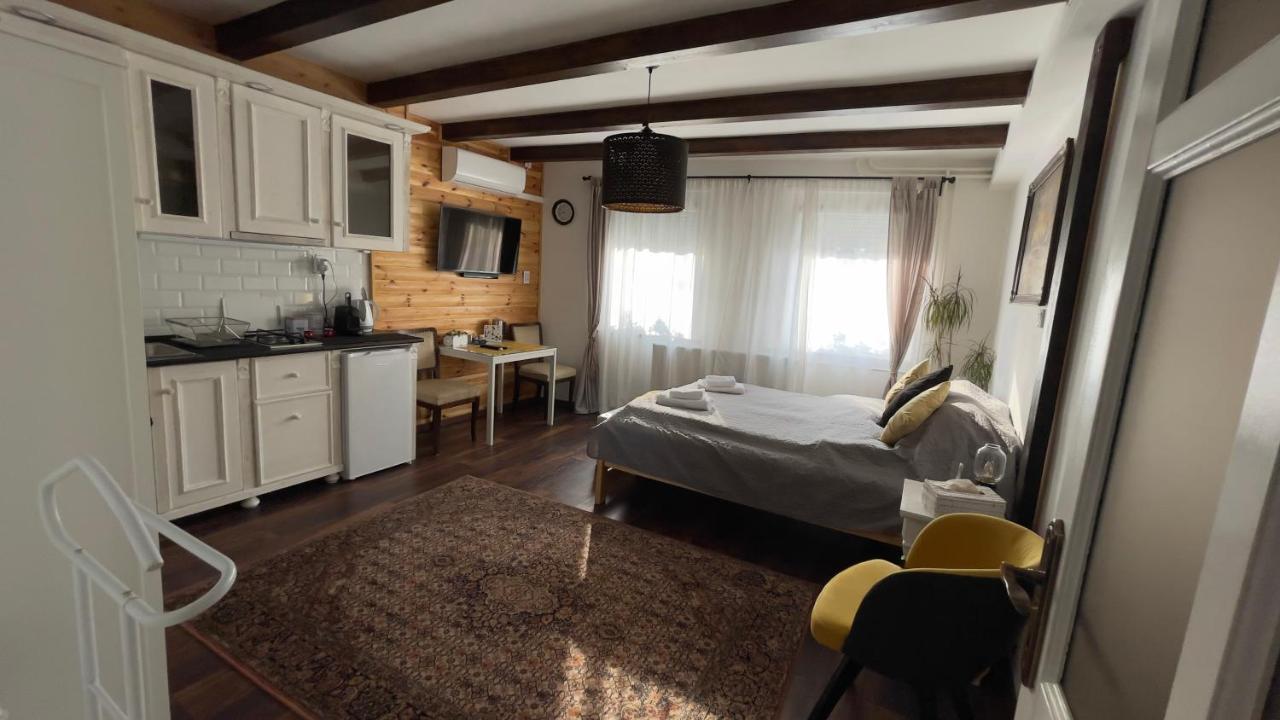 Kishaz Apartman Eger Zewnętrze zdjęcie