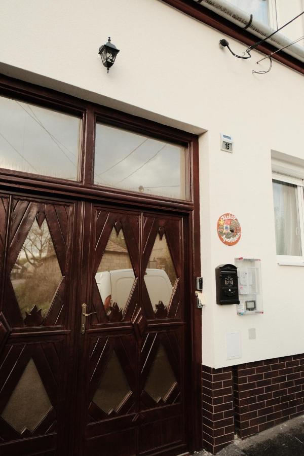 Kishaz Apartman Eger Zewnętrze zdjęcie