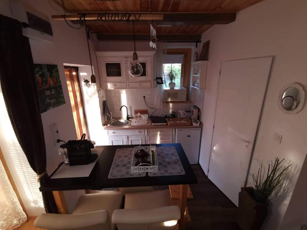 Kishaz Apartman Eger Zewnętrze zdjęcie