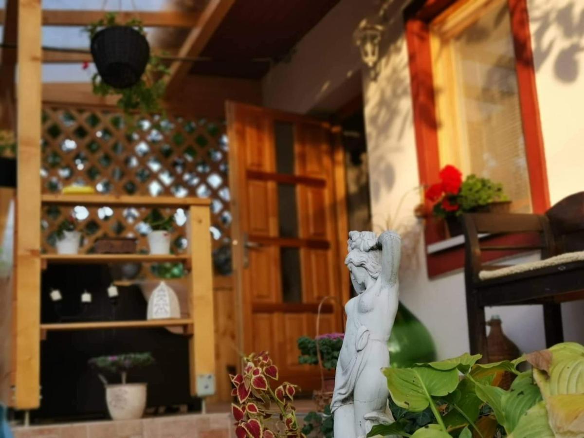 Kishaz Apartman Eger Zewnętrze zdjęcie